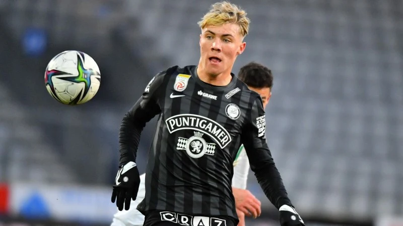 拉斯穆斯·霍伊伦德的早期生活与足球启蒙